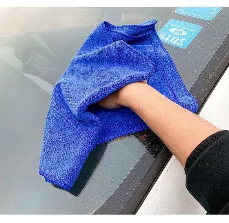 Car detailing towel - thick, lint-free, water-absorbing cleaning cloth for cars